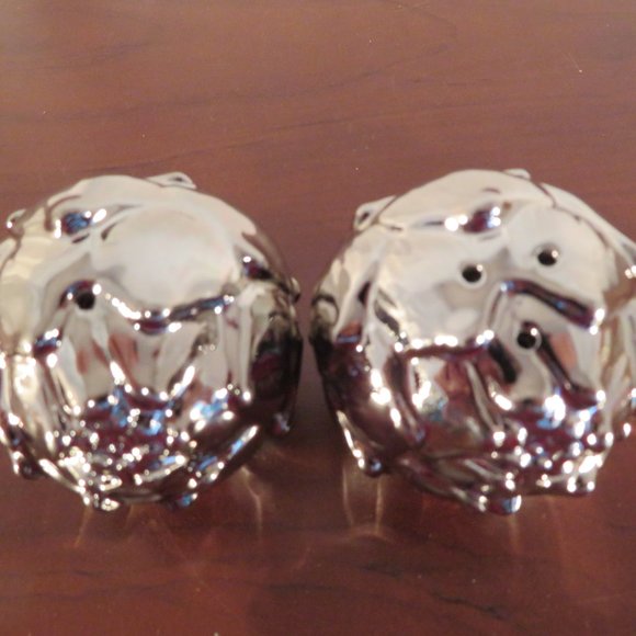 Vintage AVON Silver Tone Metal ARTICHOKE Salt & Pepper Shakers 2" x 3" (39C) - Picture 4 of 4
